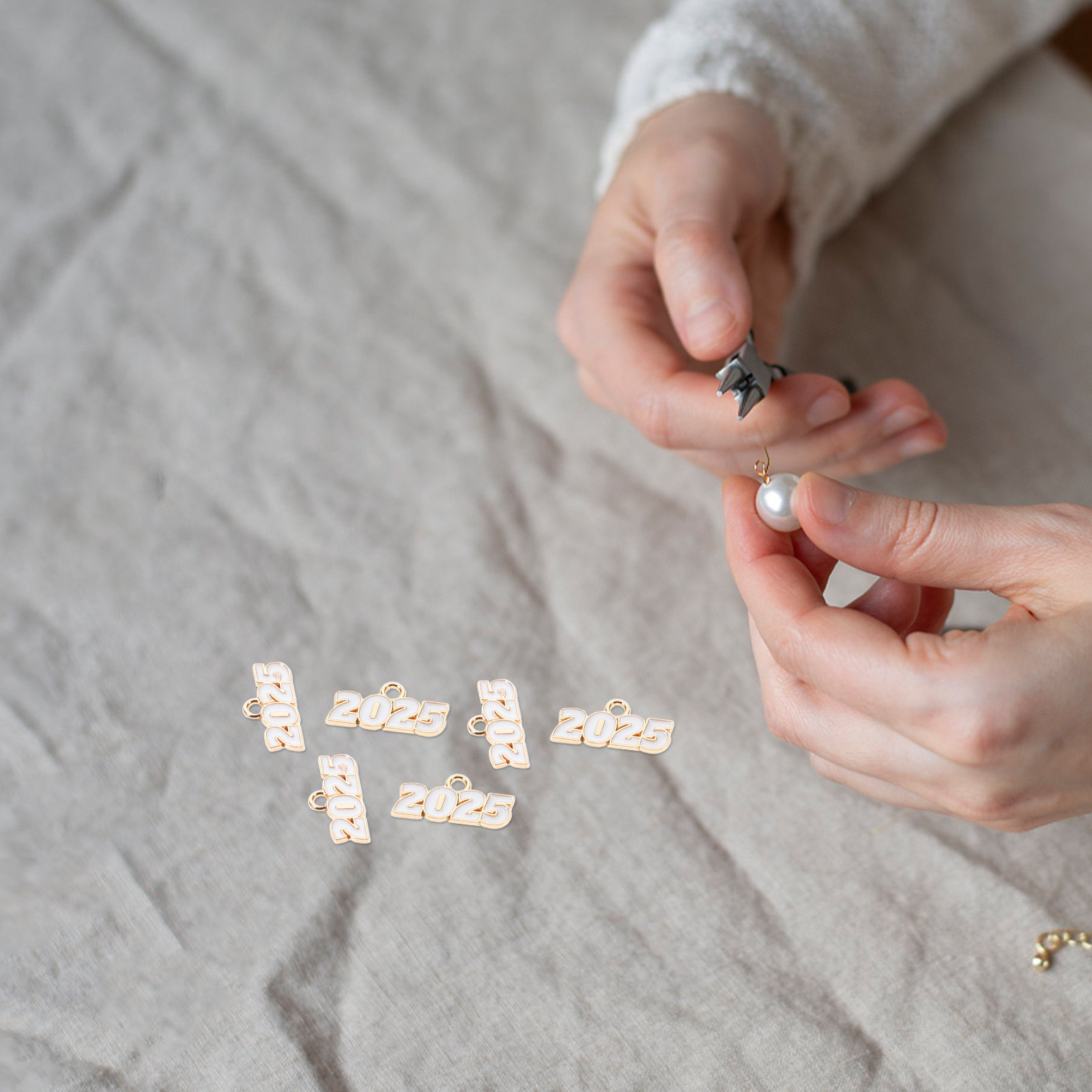 100Pcs Alloy Graduation Year C - Jewelry Making Classes recension och pris