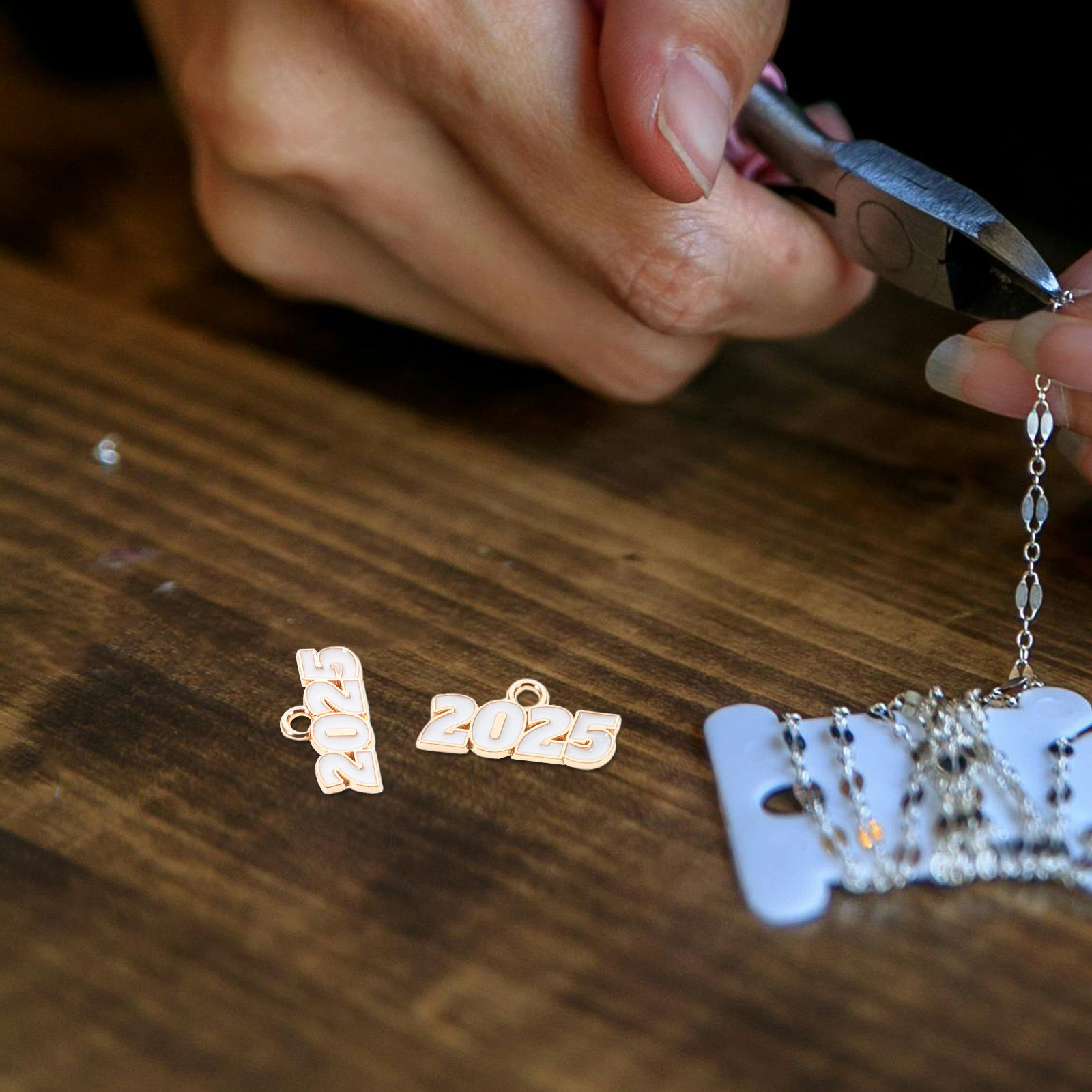100Pcs Alloy Graduation Year C - Jewelry Making Classes recension och pris